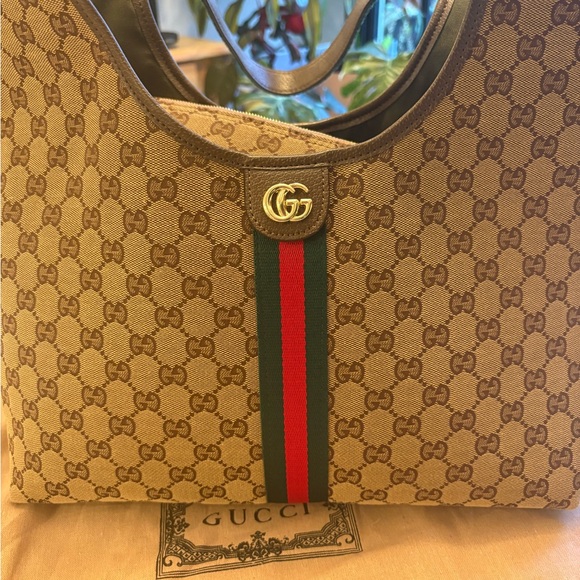 Medium size Tote - Picture 2 of 7